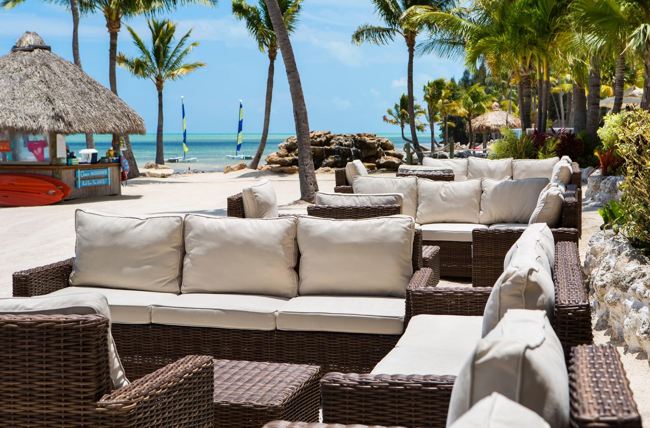 Cheeca Lodge & Spa Islamorada Exteriör bild Beachfront lounge at the resort