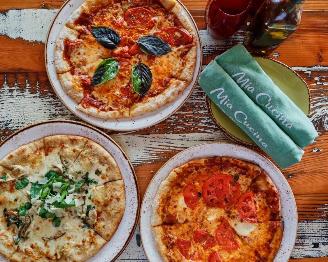 Cheeca Lodge & Spa Islamorada Exteriör bild Pizzas at Mia Cucina
