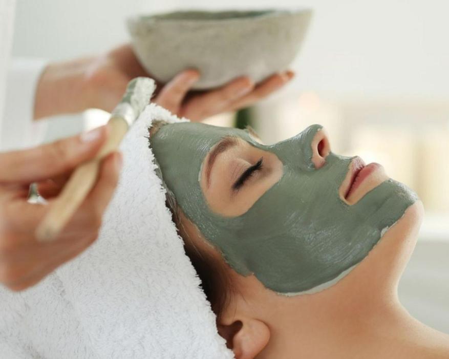 Cheeca Lodge & Spa Islamorada Exteriör bild A woman with a facial mask