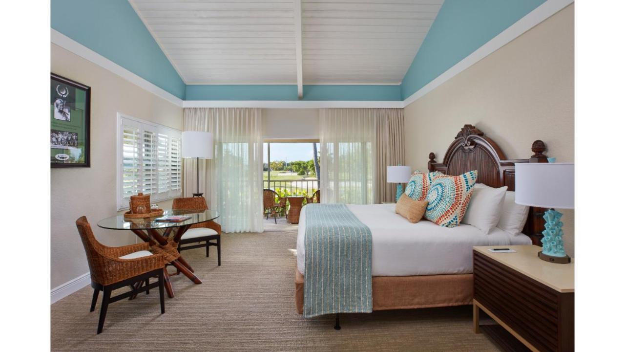 Cheeca Lodge & Spa Islamorada Exteriör bild A guest room at the Hilton Marco Island Beach Resort & Club