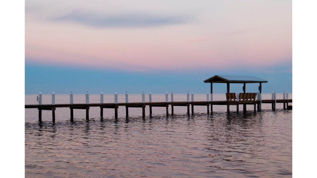 Cheeca Lodge & Spa Islamorada Exteriör bild A pier in Lake Marion
